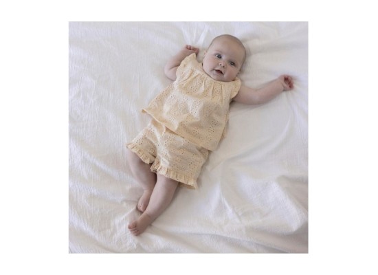 2-tlg. Set T-Shirt Flügelarm und Shorts Lochstickerei