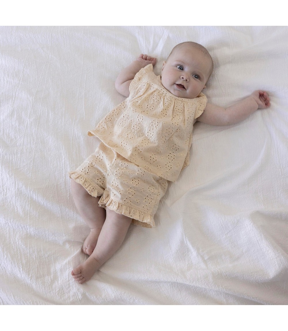 2-tlg. Set T-Shirt Flügelarm und Shorts Lochstickerei