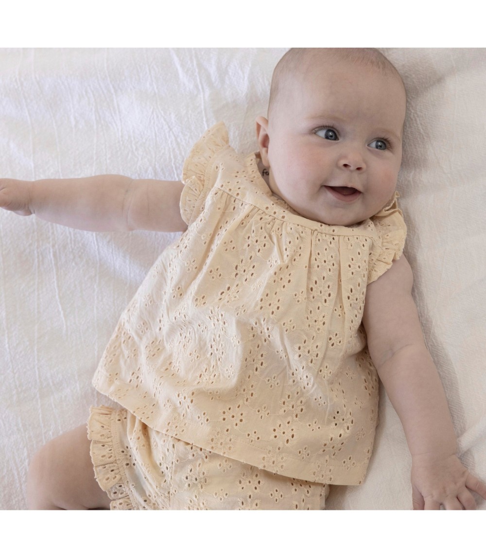 2-tlg. Set T-Shirt Flügelarm und Shorts Lochstickerei