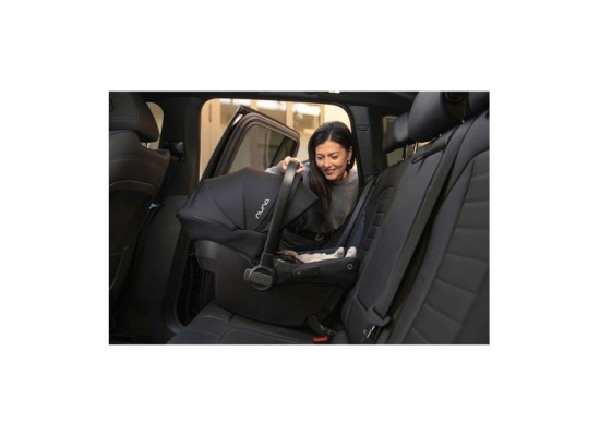 Babyschale PIPA urbn mit integrierter Isofix-Basis