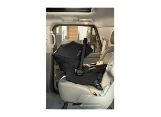 Babyschale PIPA urbn mit integrierter Isofix-Basis